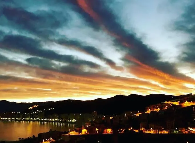 Raco De La Mar Faro de Cullera